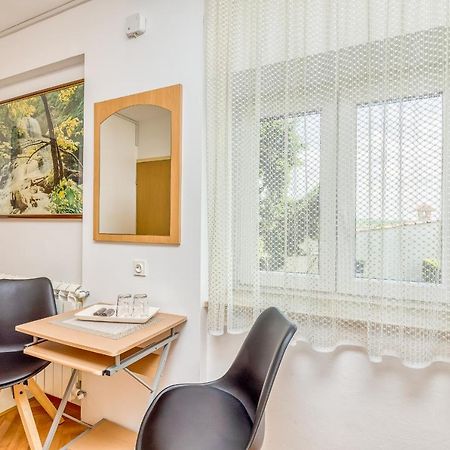 Matea Rooms Funtana Kültér fotó