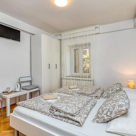 Matea Rooms Funtana Kültér fotó