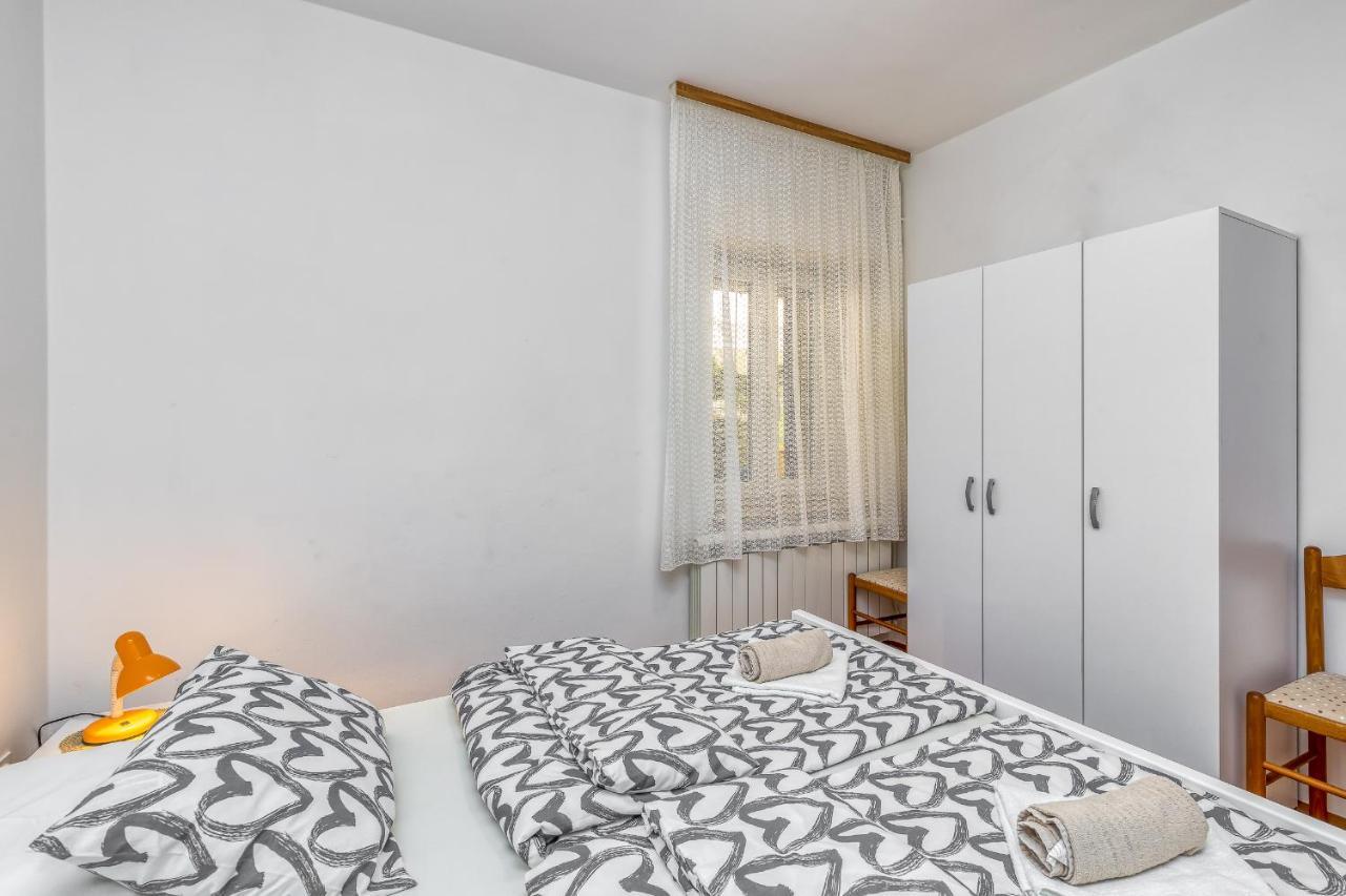 Matea Rooms Funtana Kültér fotó